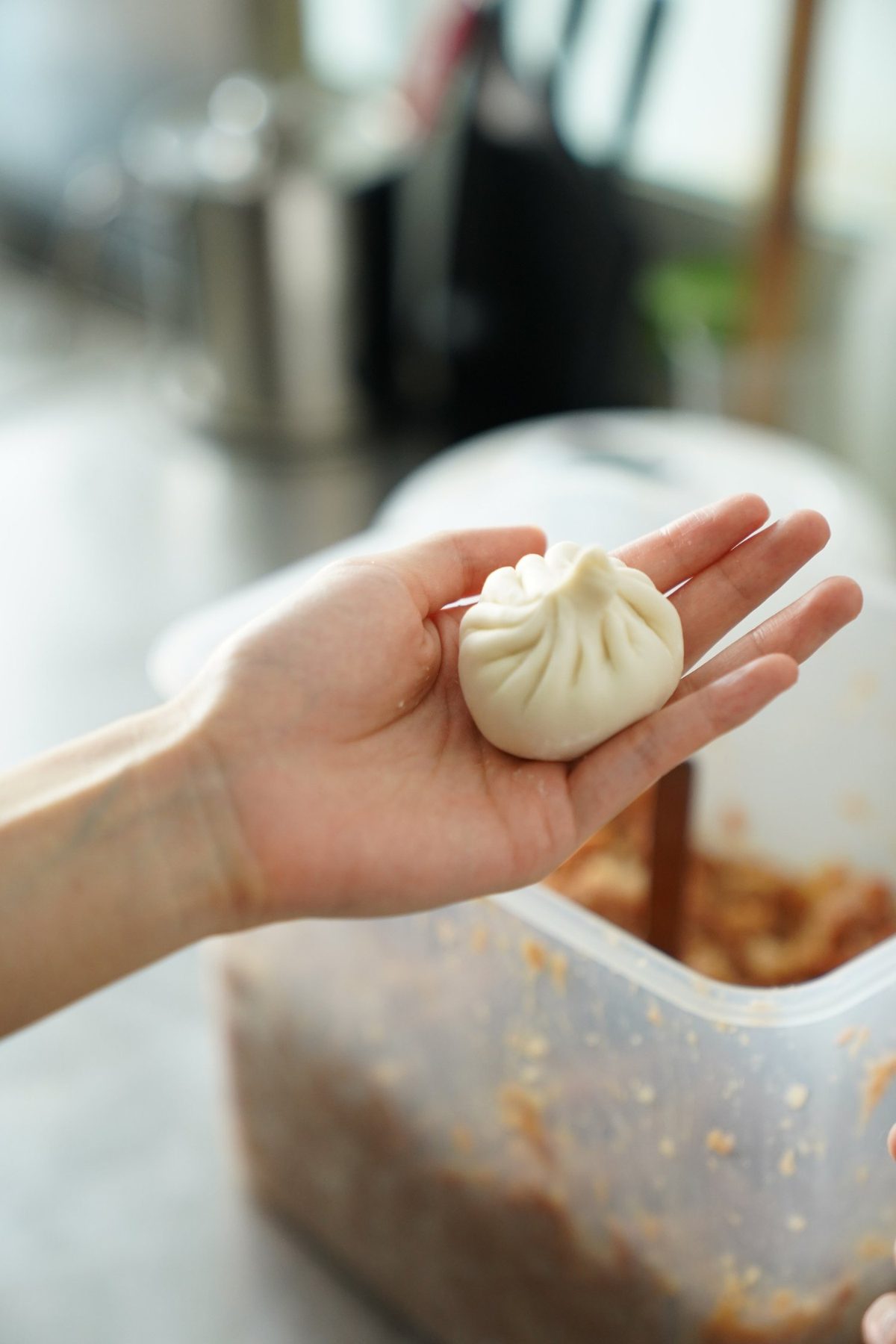 Chiếc Bánh Bao Và Hành Trình Của Sự Tận Tâm